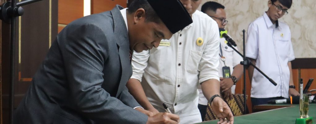 Ketua Pengadilan Agama Pulau Punjung Ambil Sumpah Jabatan Sekretaris Windy Safitra
